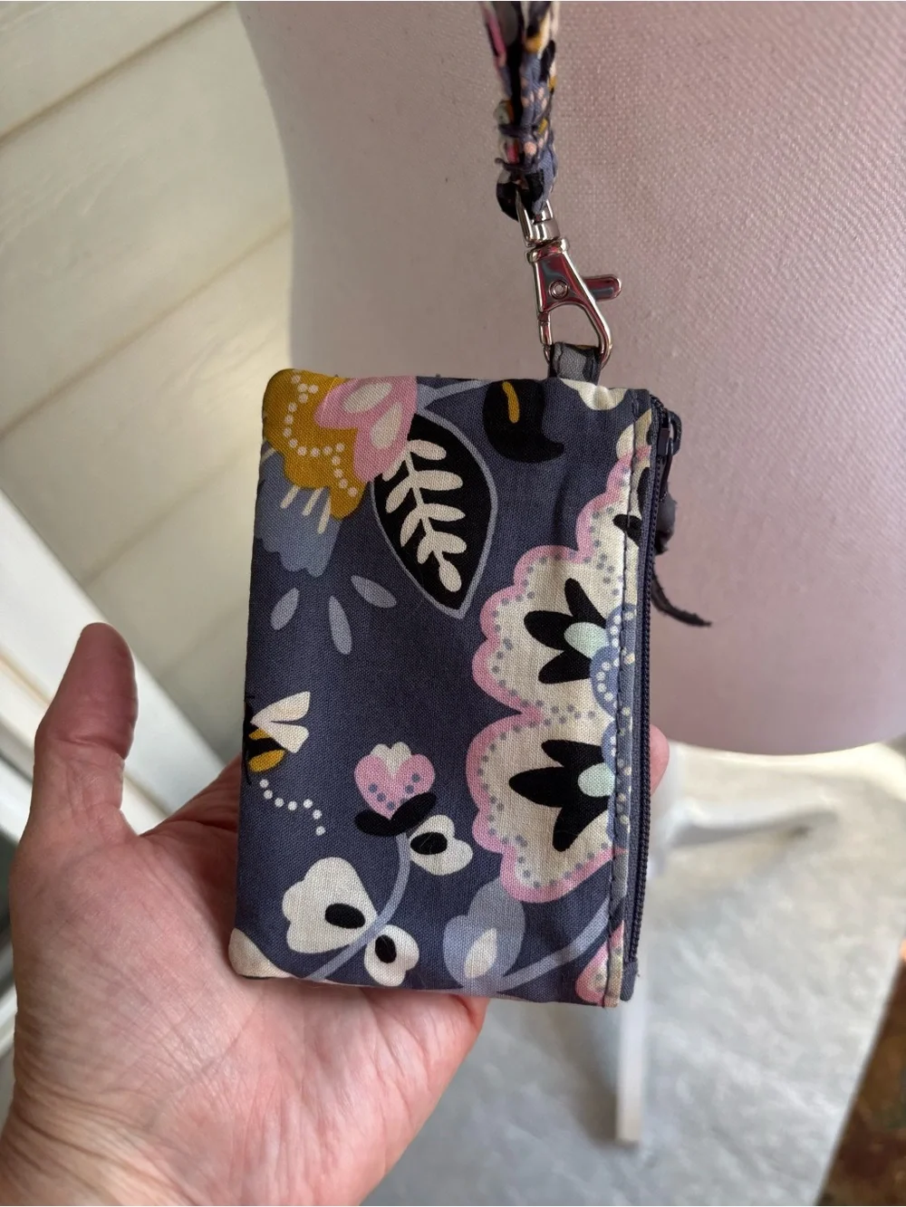 Vera Bradley Zip ID Case with Lanyard - Retired Bee's Knees Pattern